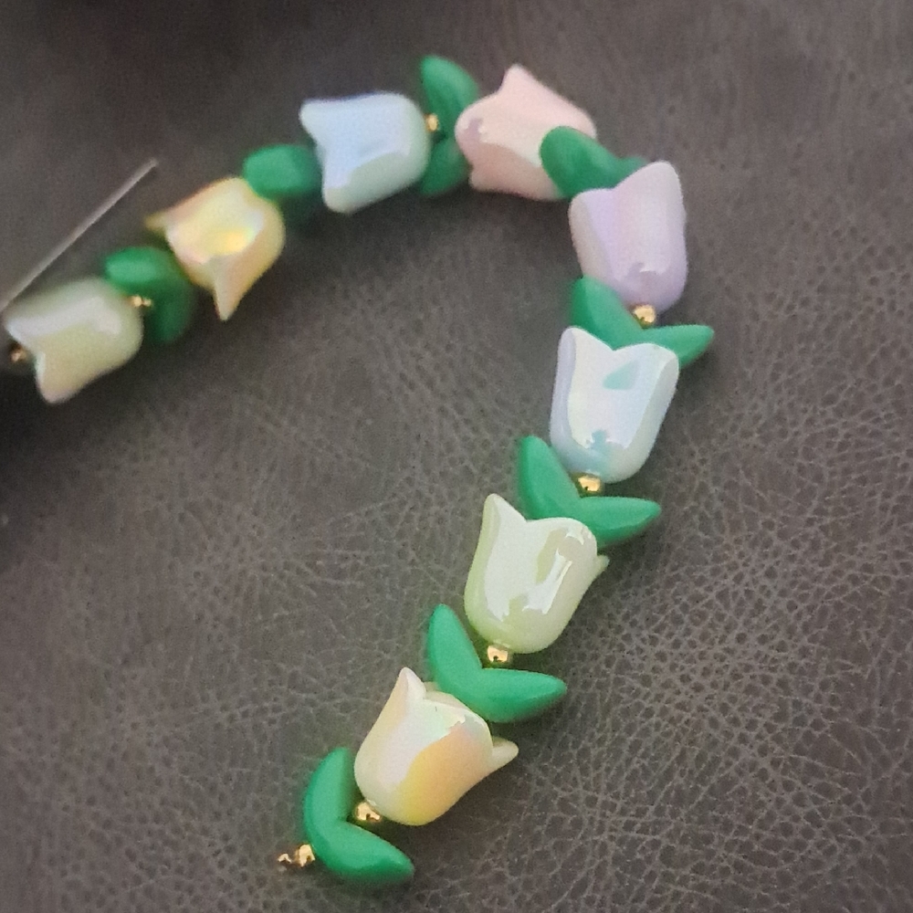 X8 Floral Green and Multicolor Beads